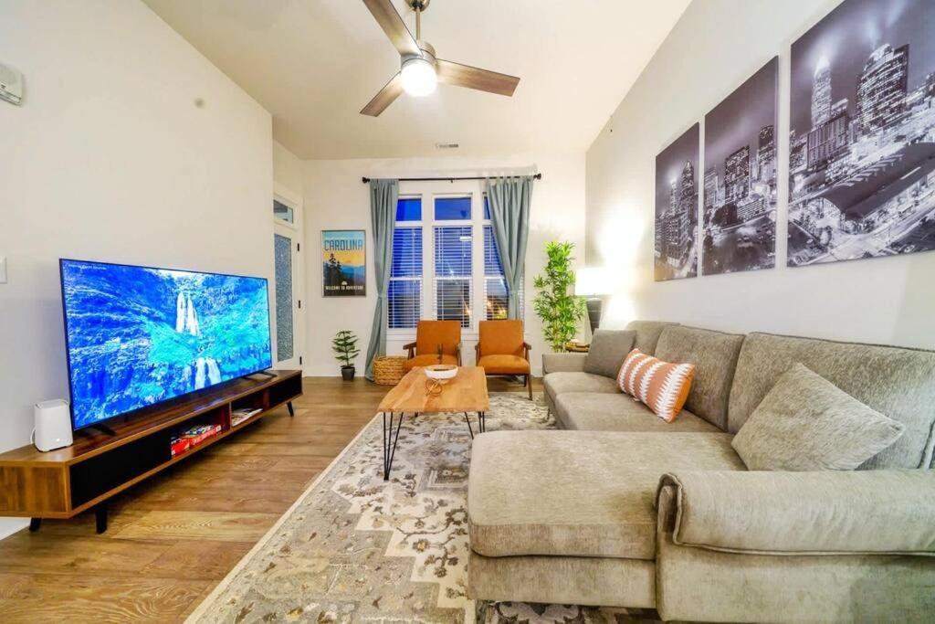 شقة New Stylish Getaway- 5 Mil To Uptown/3 Smart Tvs! تشارلوت المظهر الخارجي الصورة
