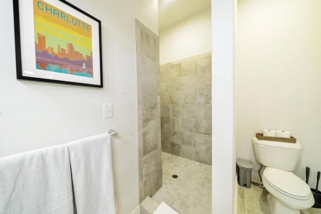 شقة New Stylish Getaway- 5 Mil To Uptown/3 Smart Tvs! تشارلوت المظهر الخارجي الصورة