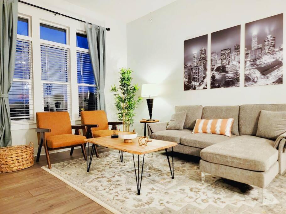 شقة New Stylish Getaway- 5 Mil To Uptown/3 Smart Tvs! تشارلوت المظهر الخارجي الصورة