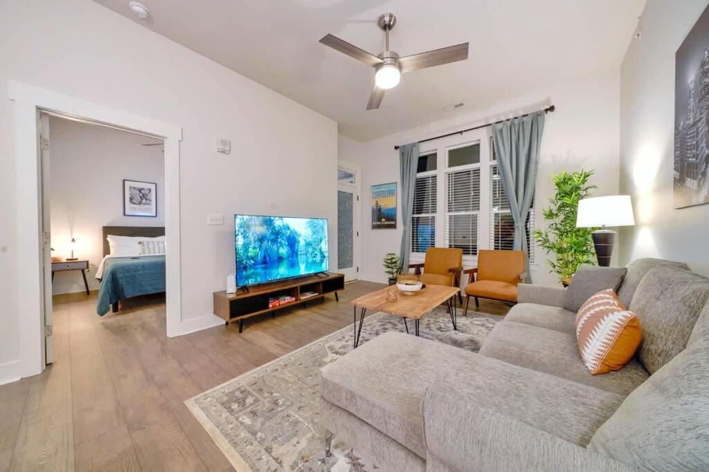 شقة New Stylish Getaway- 5 Mil To Uptown/3 Smart Tvs! تشارلوت المظهر الخارجي الصورة