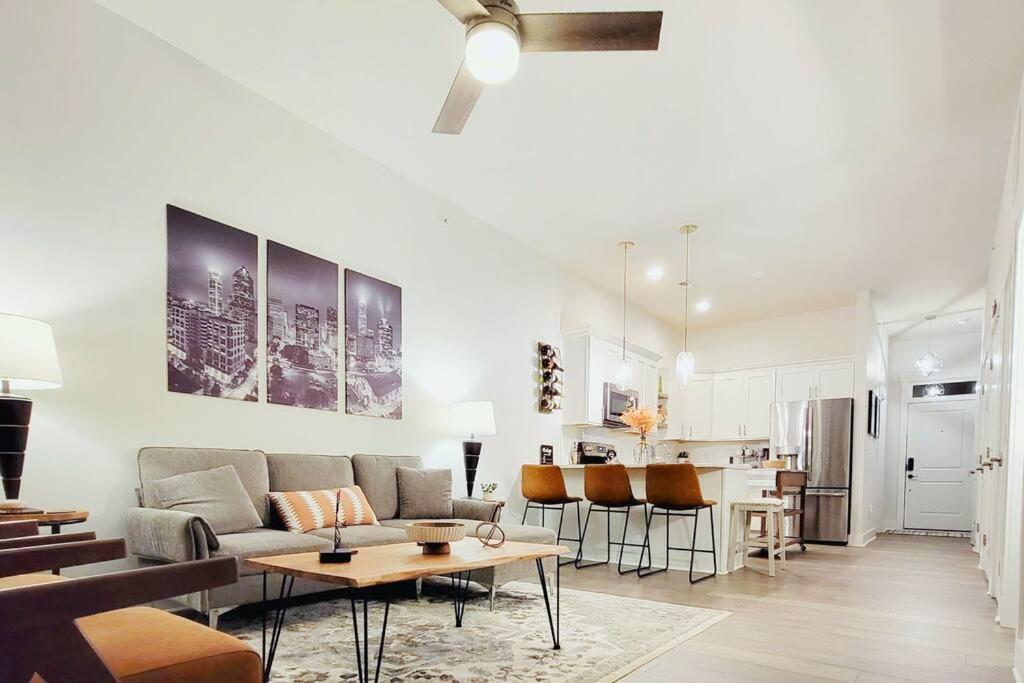 شقة New Stylish Getaway- 5 Mil To Uptown/3 Smart Tvs! تشارلوت المظهر الخارجي الصورة